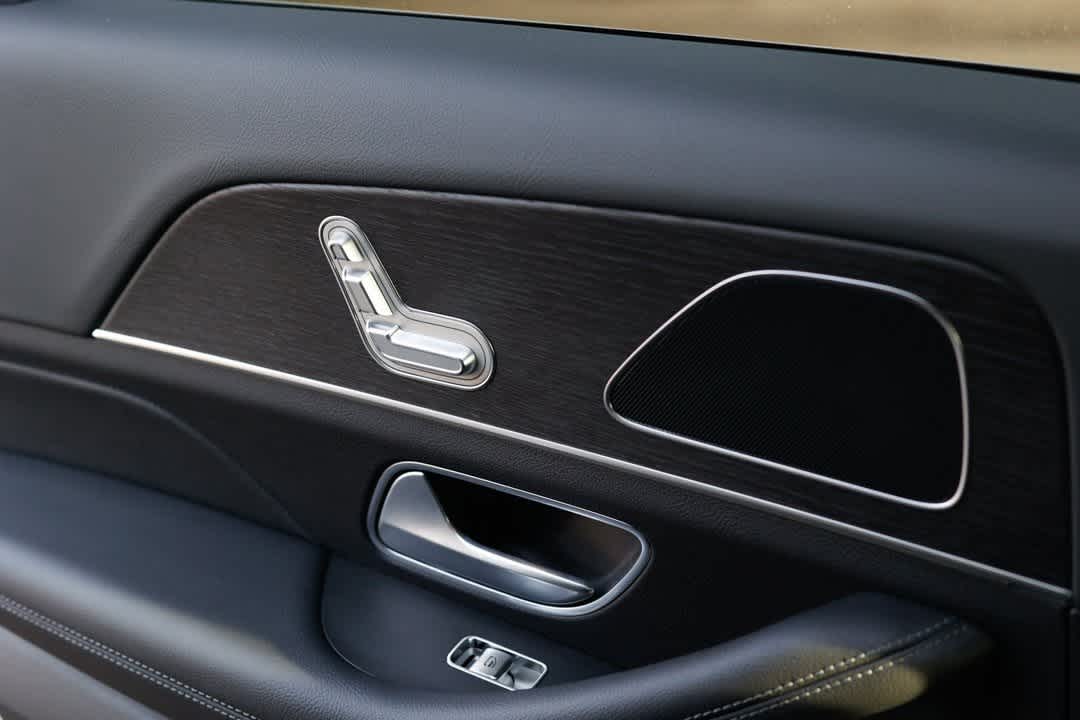 Thumbnail: 2026 Mercedes-Benz GLE - 30