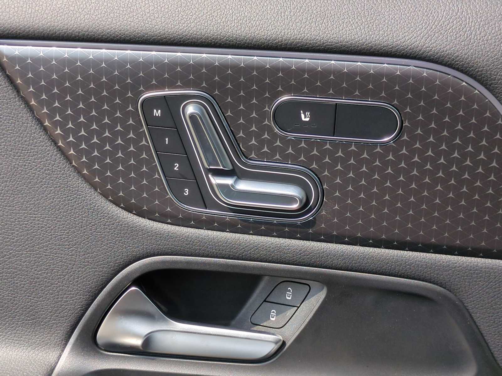 Thumbnail: 2025 Mercedes-Benz GLA - 18