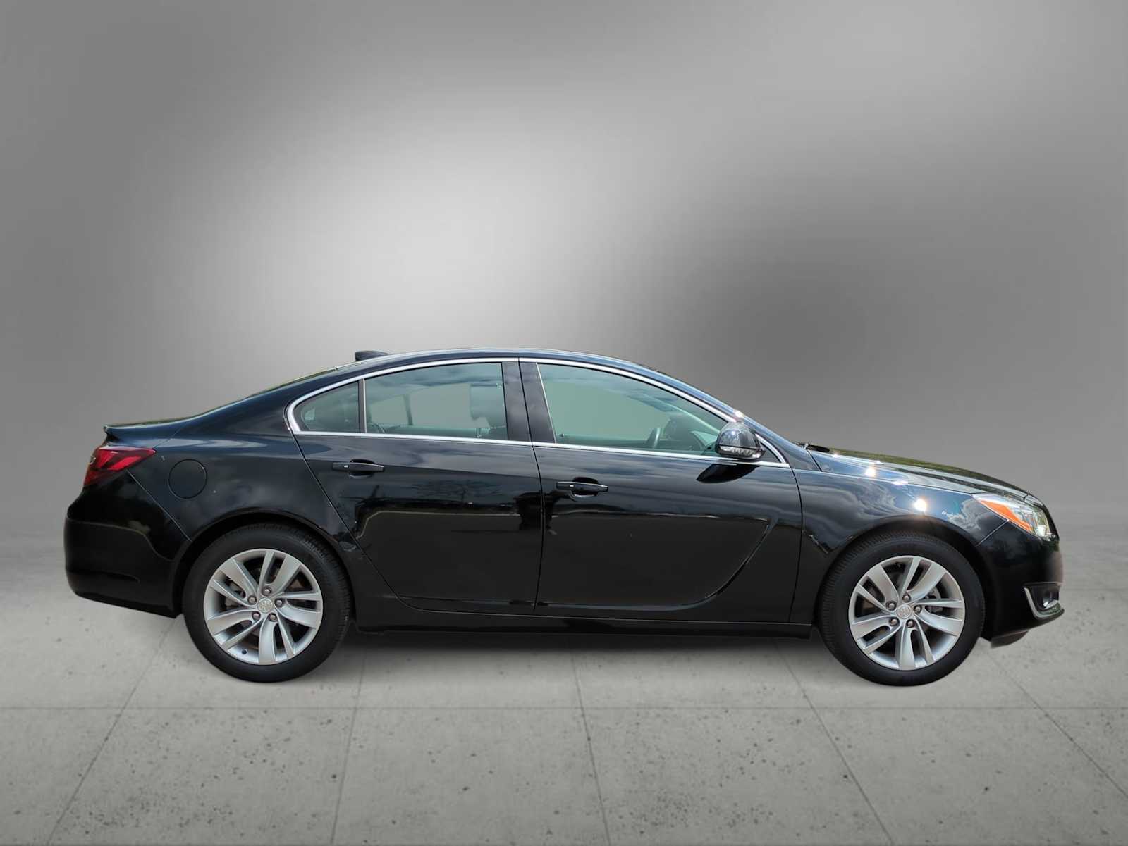Thumbnail: 2017 Buick Regal - 9