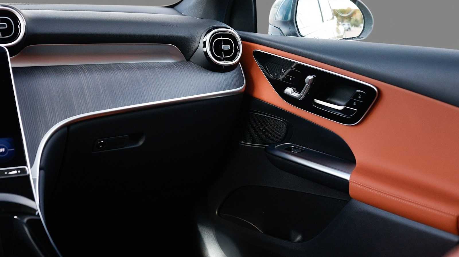 Thumbnail: 2026 Mercedes-Benz GLC - 17