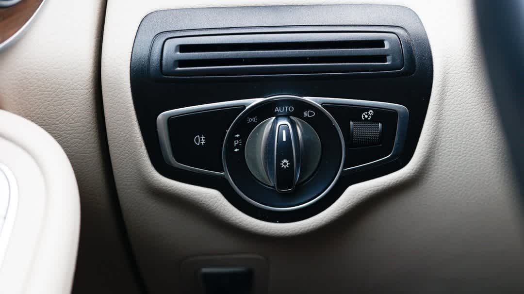 Thumbnail: 2022 Mercedes-Benz GLC - 35