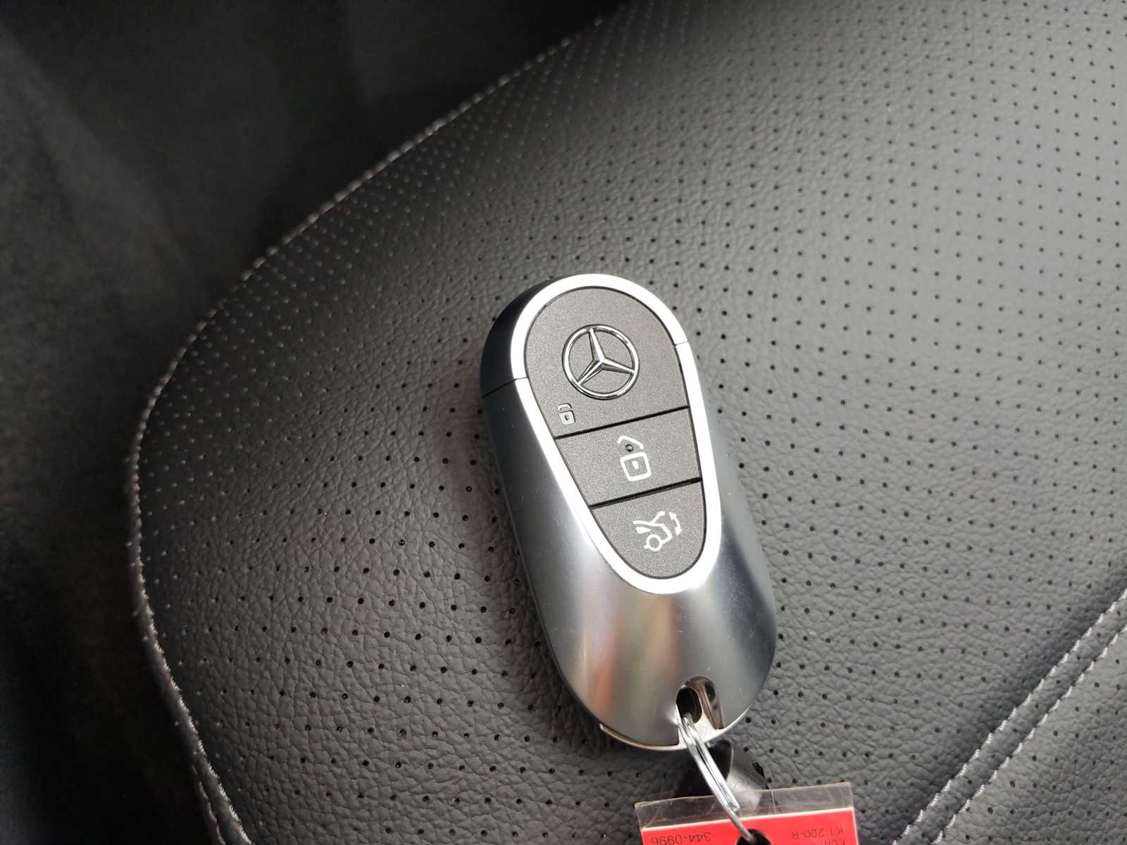 Thumbnail: 2025 Mercedes-Benz GLC - 35