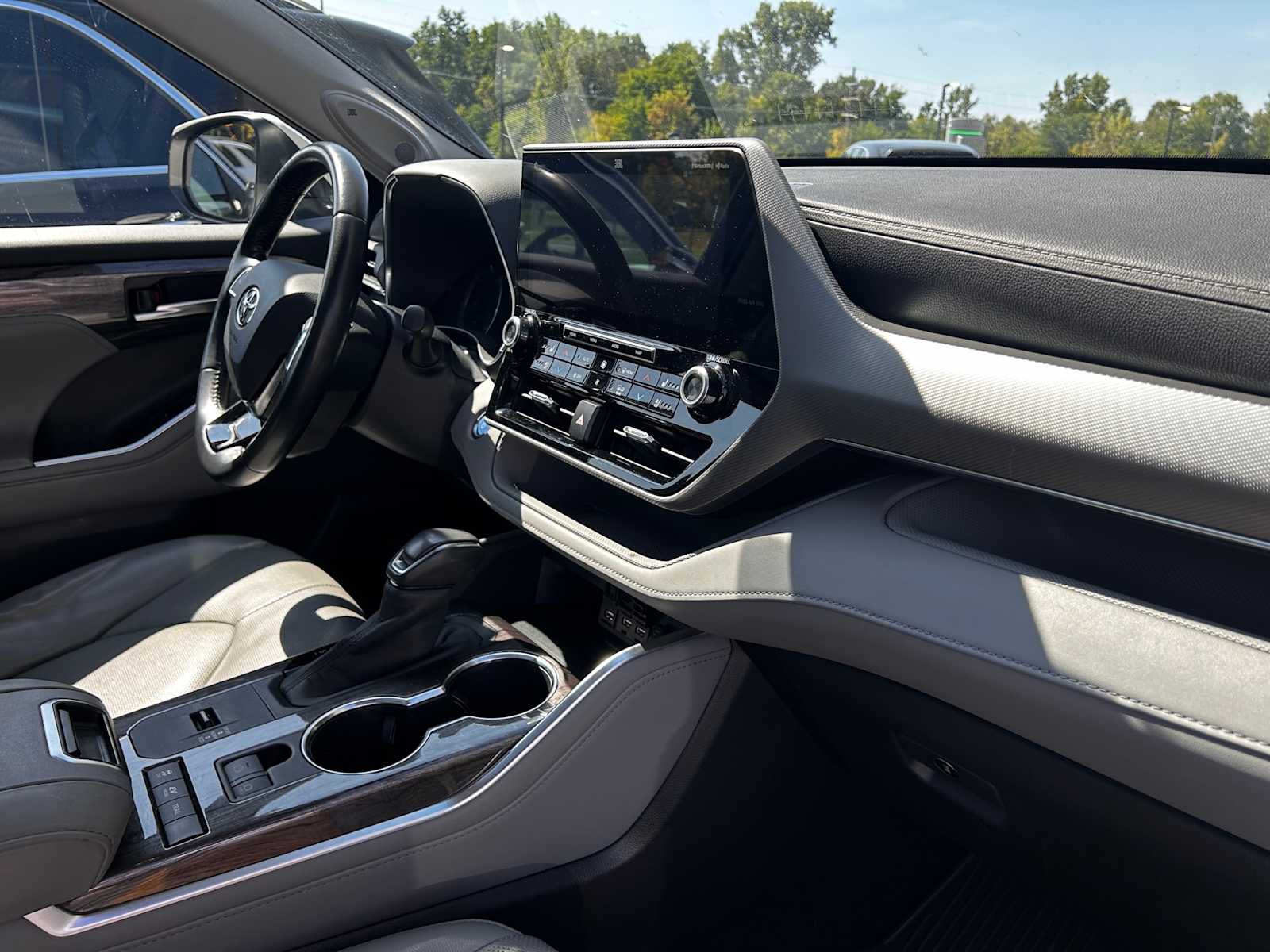Thumbnail: 2020 Toyota Highlander - 2