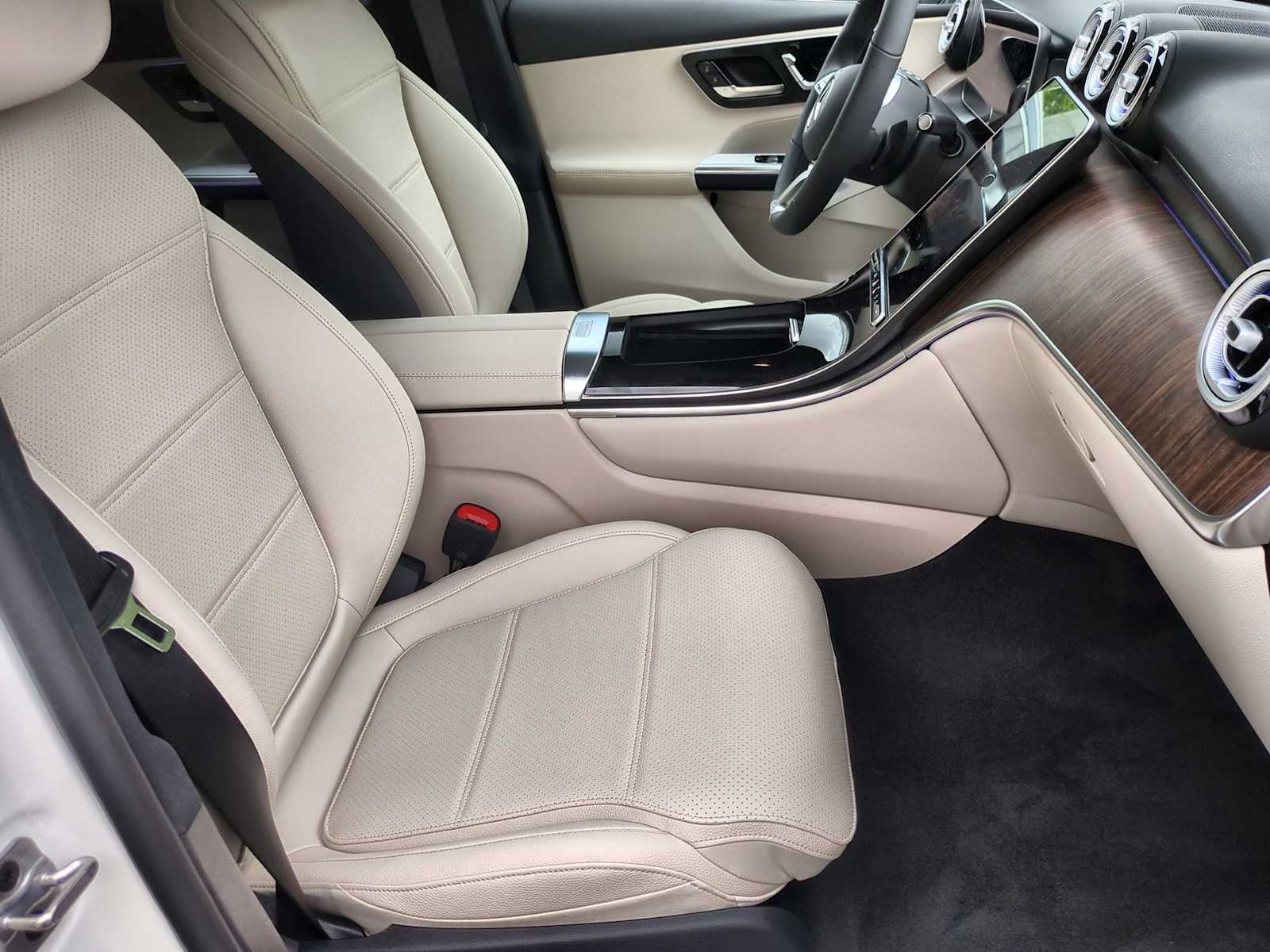 Thumbnail: 2025 Mercedes-Benz GLC - 24