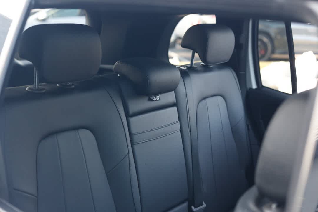 Thumbnail: 2022 Mercedes-Benz GLB - 13