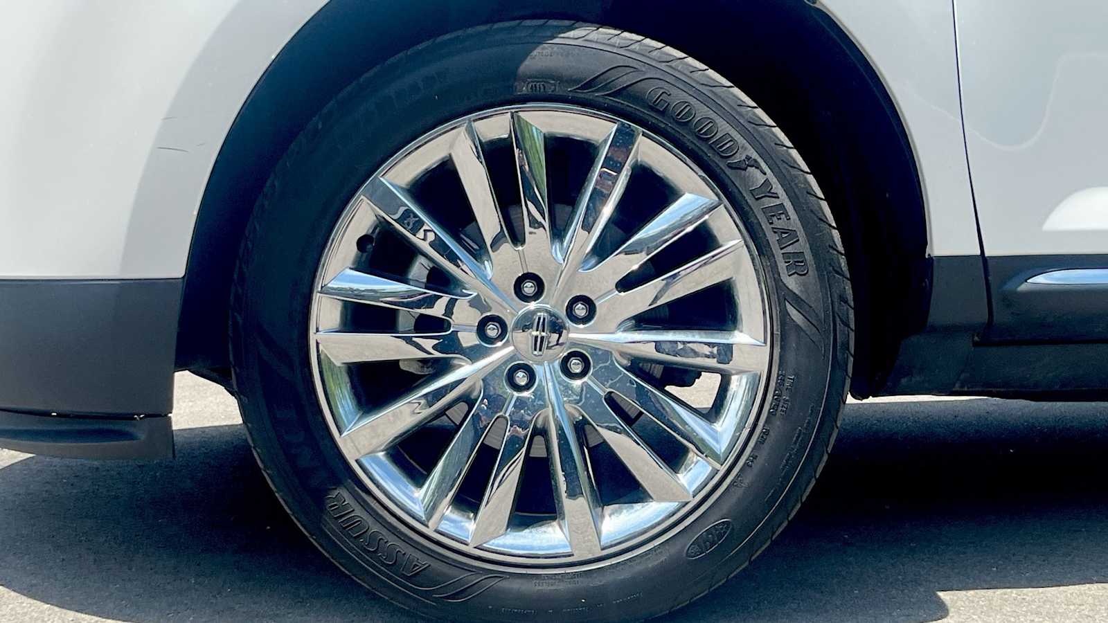 Thumbnail: 2013 Lincoln MKX - 26