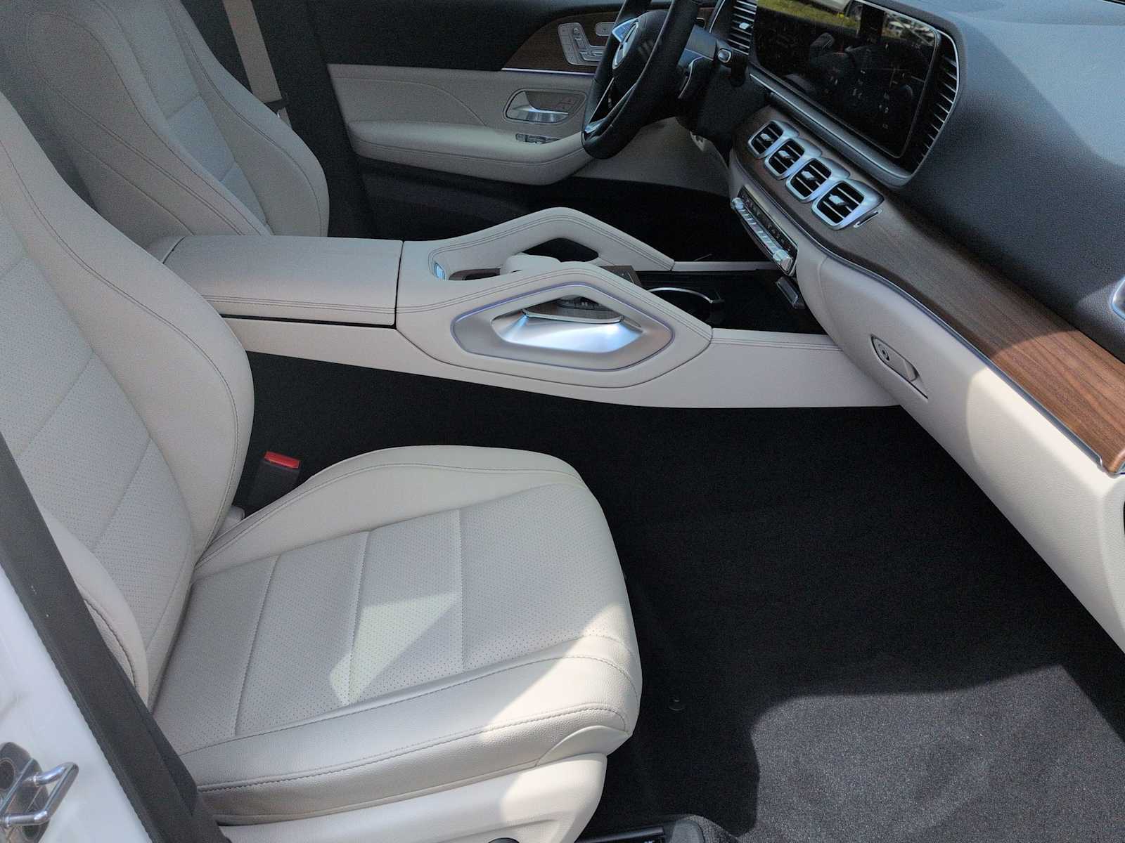 Thumbnail: 2026 Mercedes-Benz GLE - 24