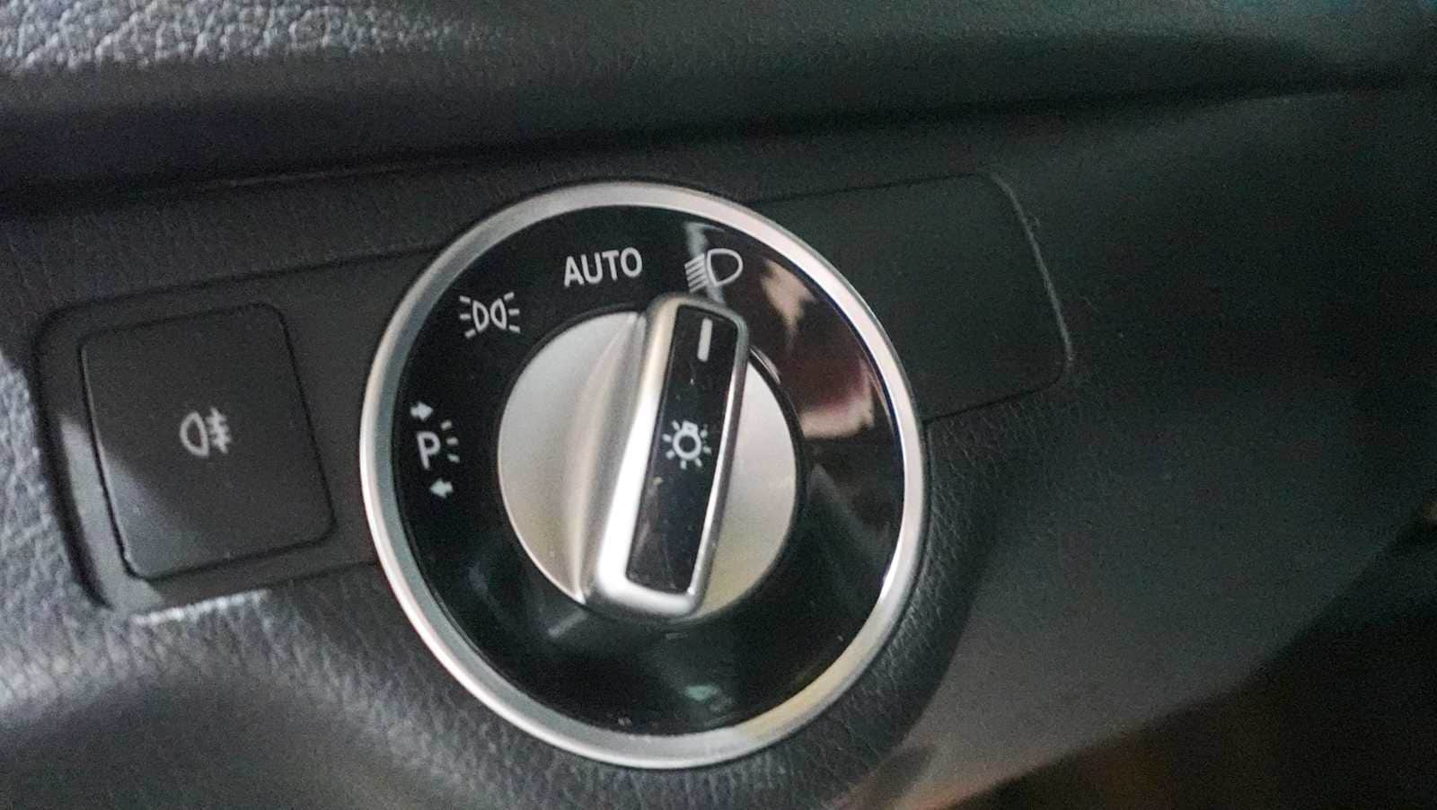 Thumbnail: 2015 Mercedes-Benz C-Class - 26