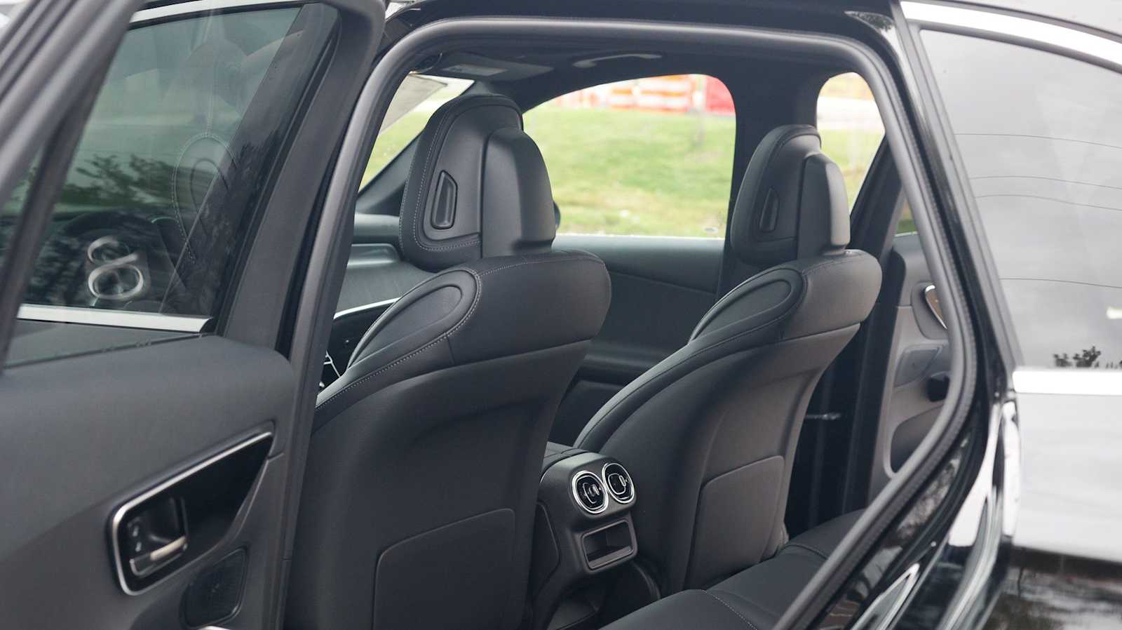 Thumbnail: 2026 Mercedes-Benz GLC - 20