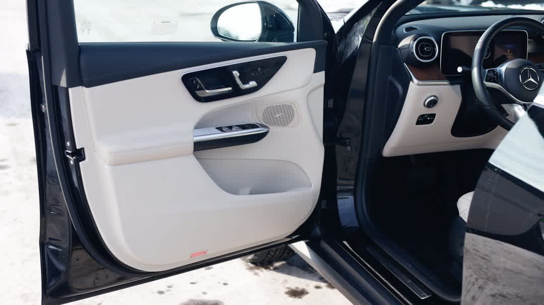 Thumbnail: 2024 Mercedes-Benz GLC - 32