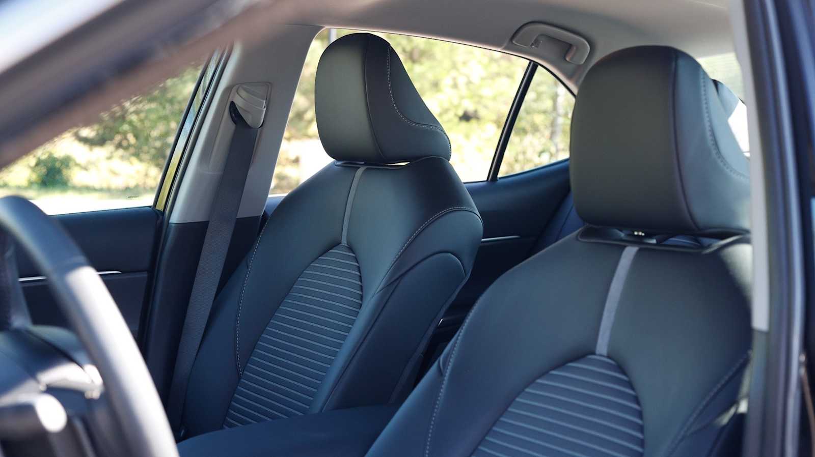 Thumbnail: 2023 Toyota Camry - 12