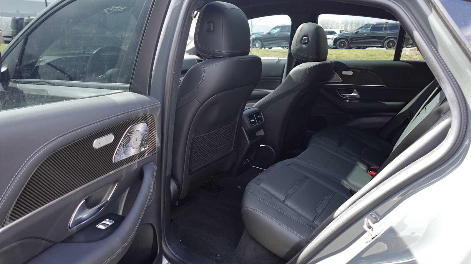 Thumbnail: 2025 Mercedes-Benz GL-Class - 44