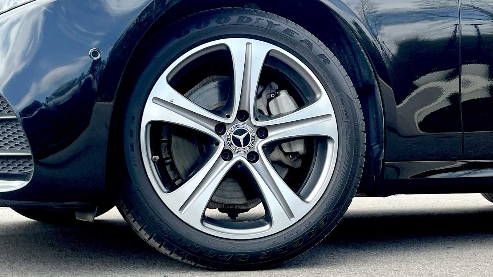 Thumbnail: 2019 Mercedes-Benz E-Class - 25