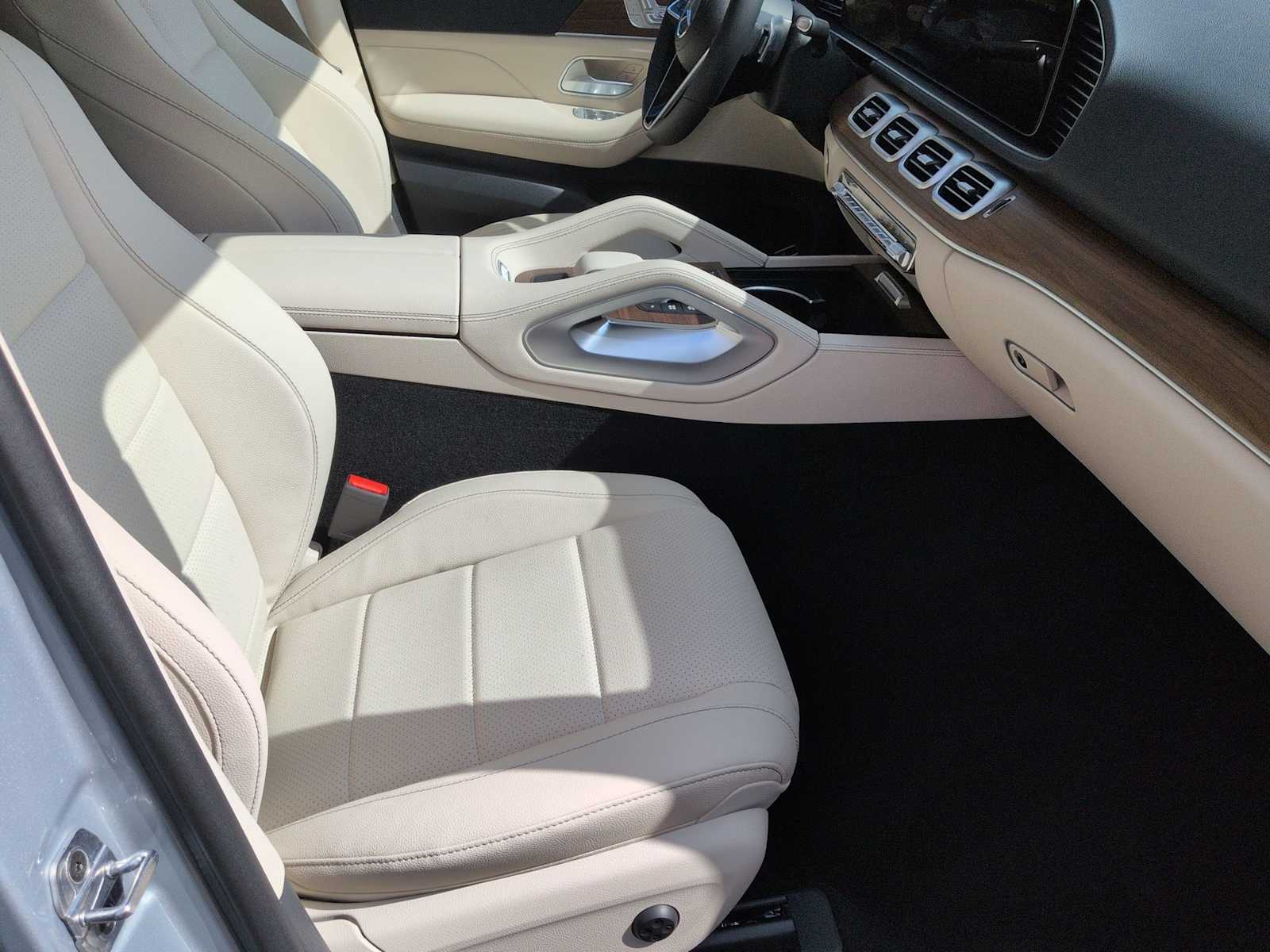 Thumbnail: 2026 Mercedes-Benz GLE - 24