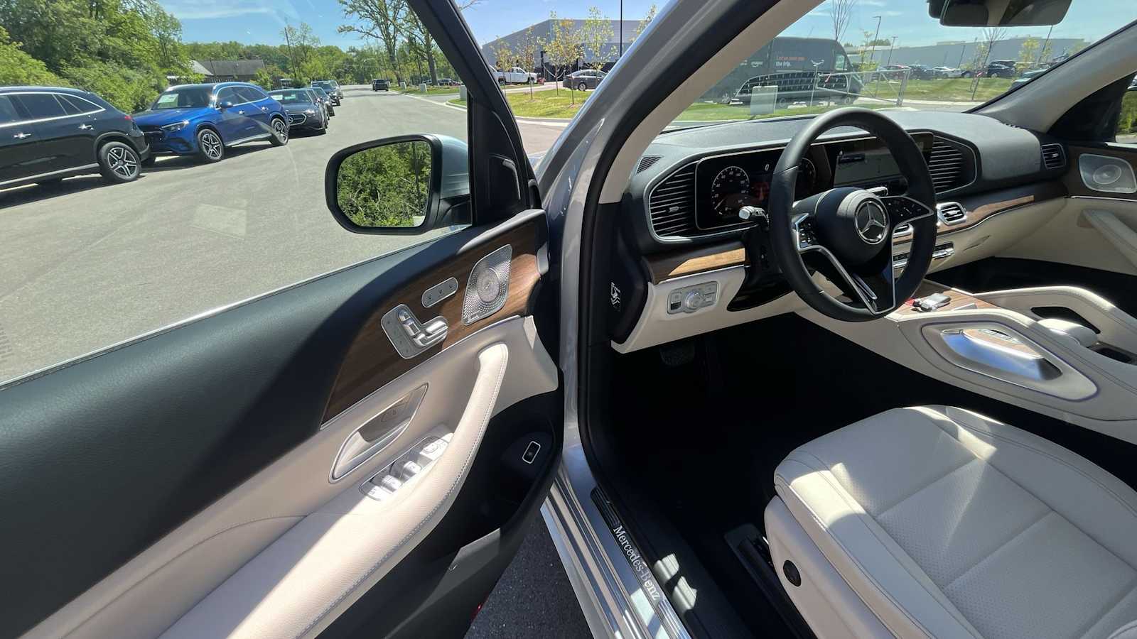Thumbnail: 2026 Mercedes-Benz GLE - 16