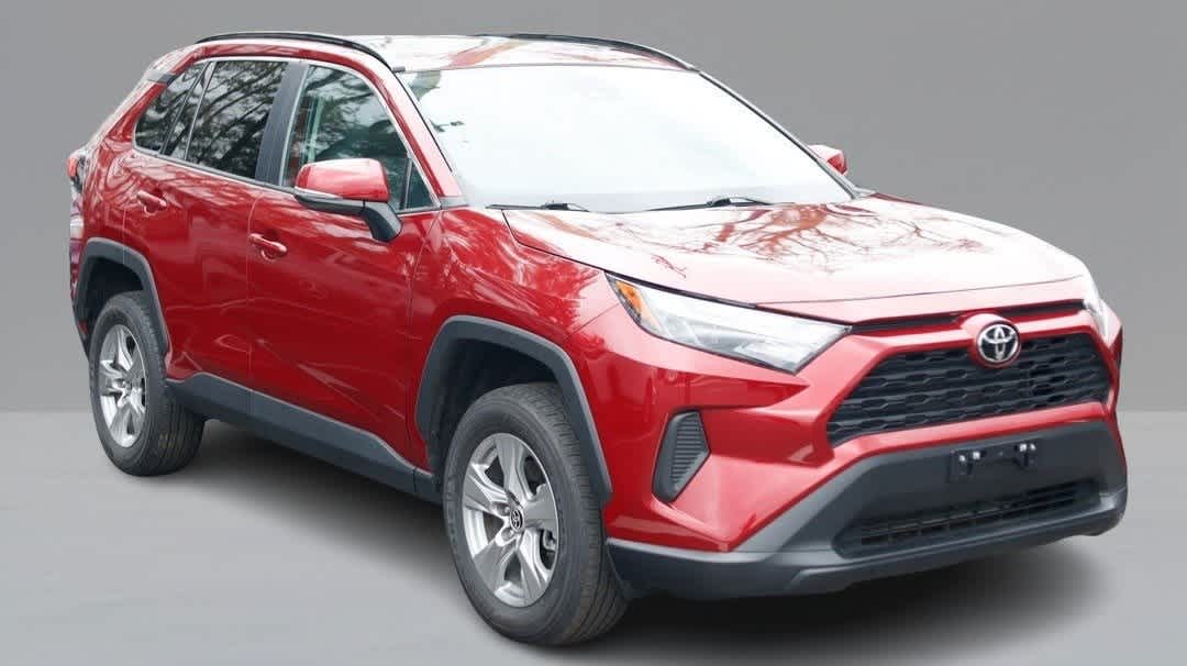 2023 Toyota RAV4 XLE photo 2