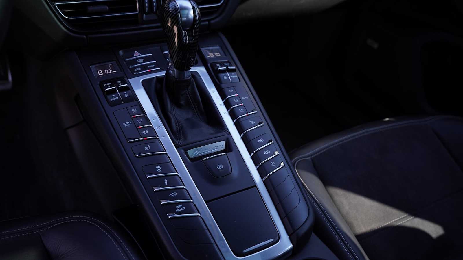 Thumbnail: 2021 Porsche Macan - 36