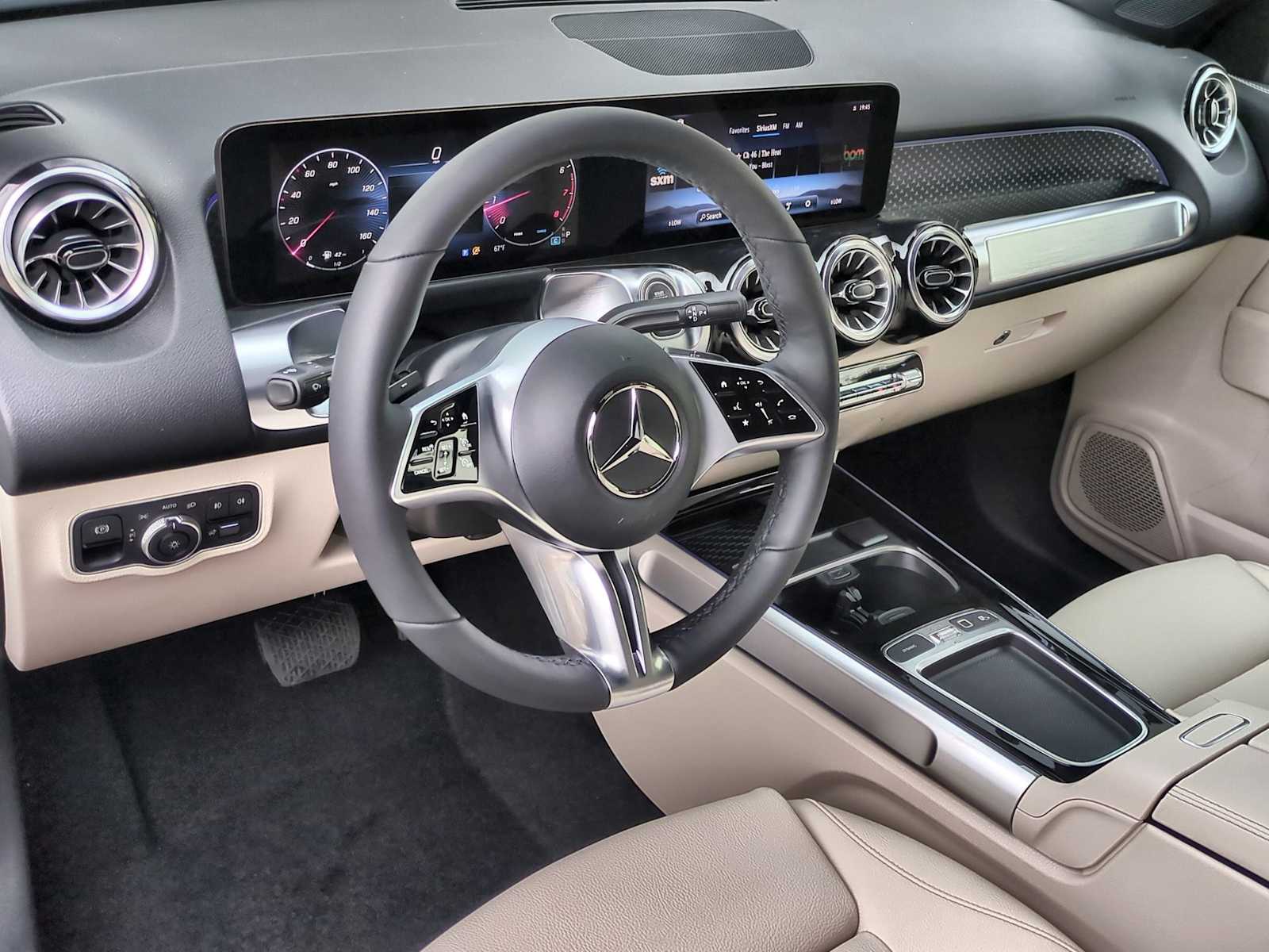 Thumbnail: 2025 Mercedes-Benz GLB - 10