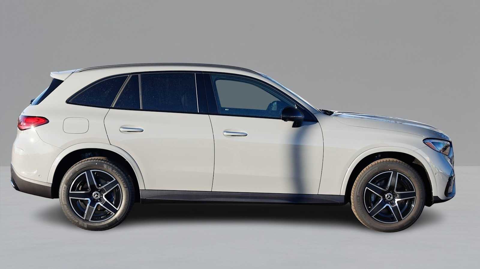 2026 Mercedes Benz GLC 300 4MATIC photo 4