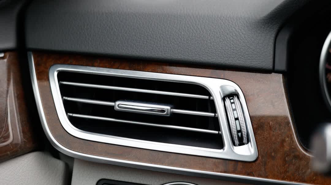 Thumbnail: 2014 Mercedes-Benz E-Class - 32