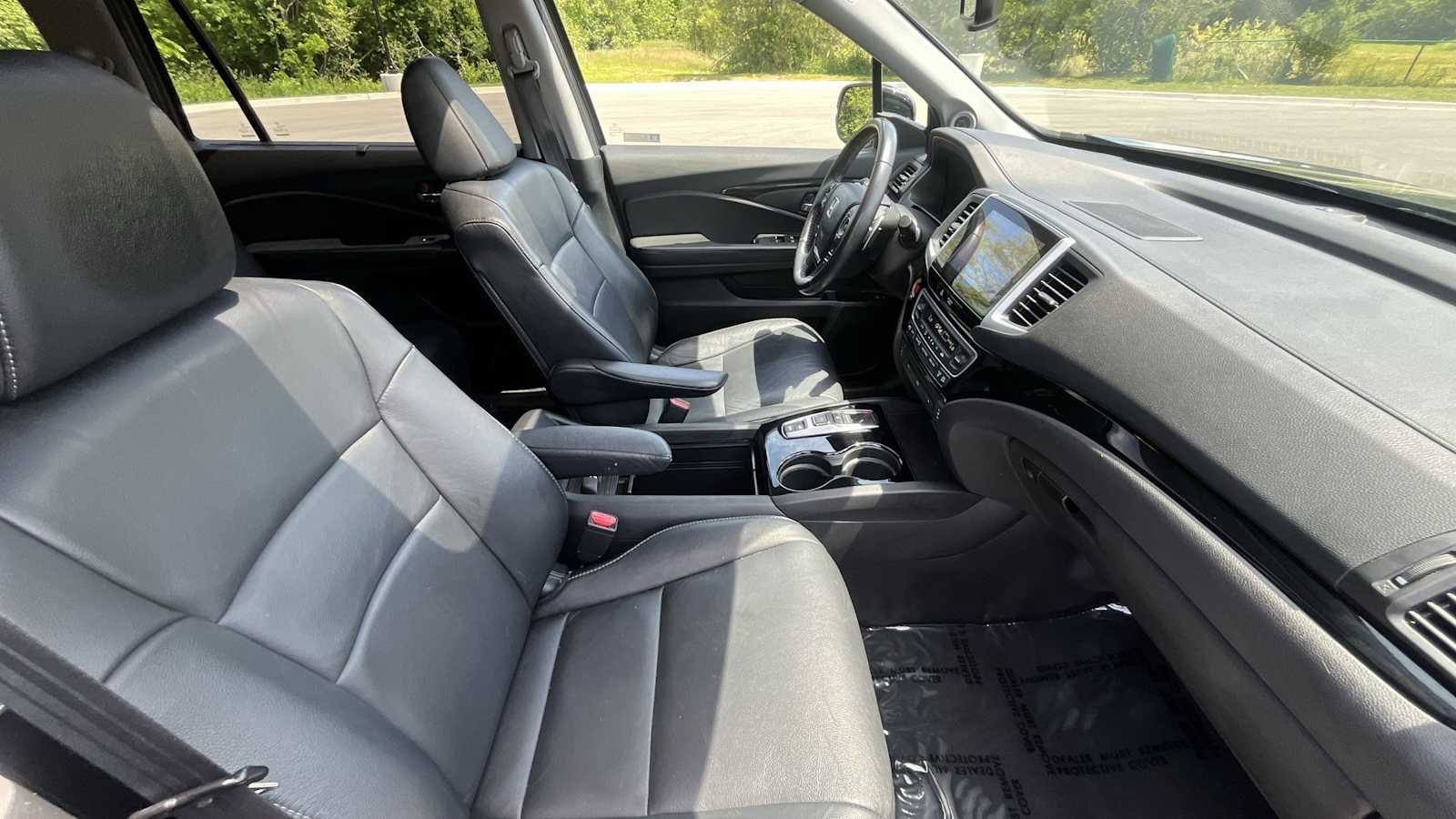 Thumbnail: 2017 Honda Pilot - 11