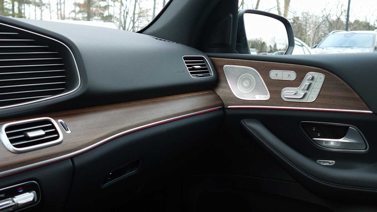 Thumbnail: 2026 Mercedes-Benz GLE - 44