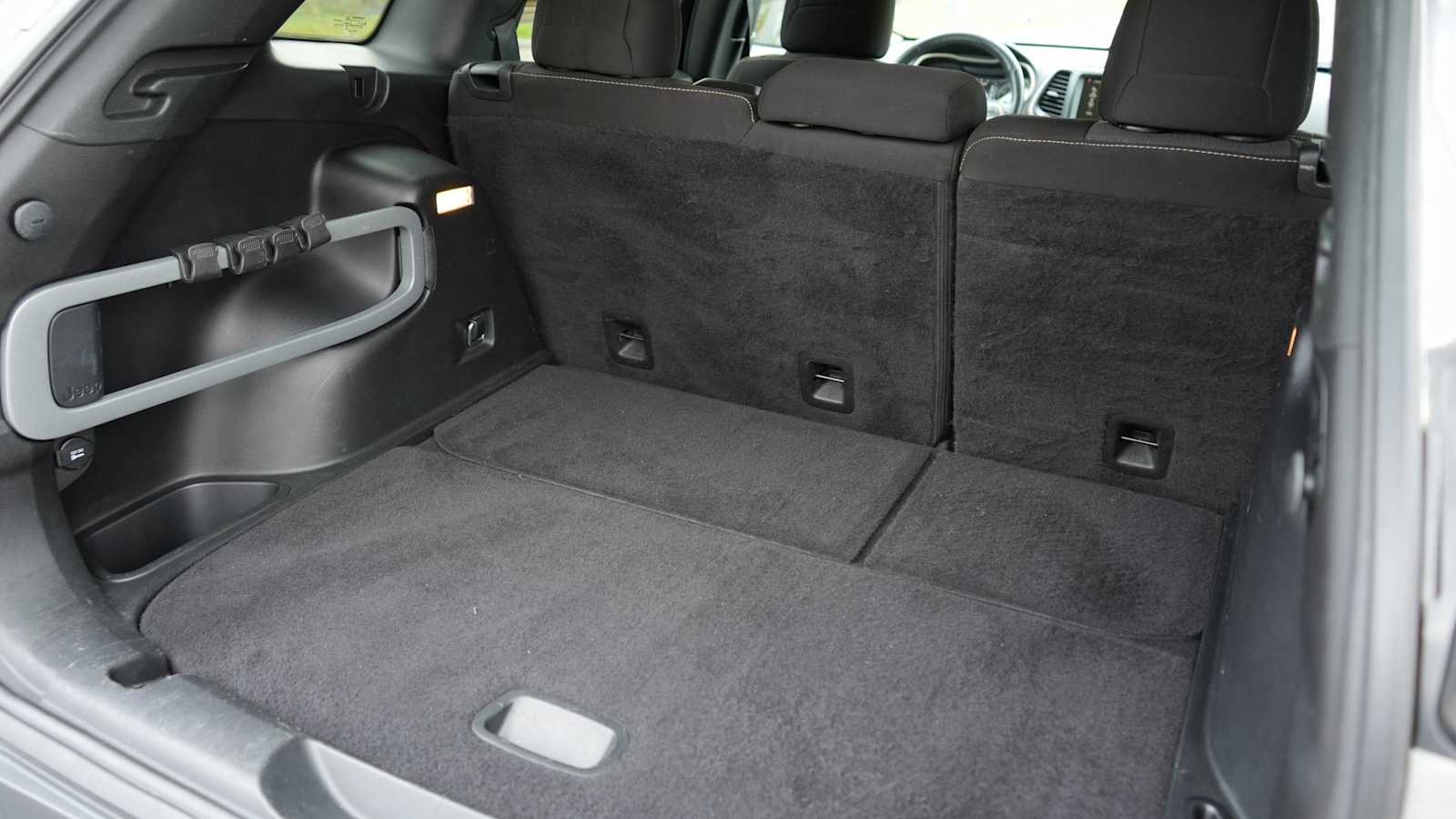 Thumbnail: 2016 Jeep Cherokee - 48