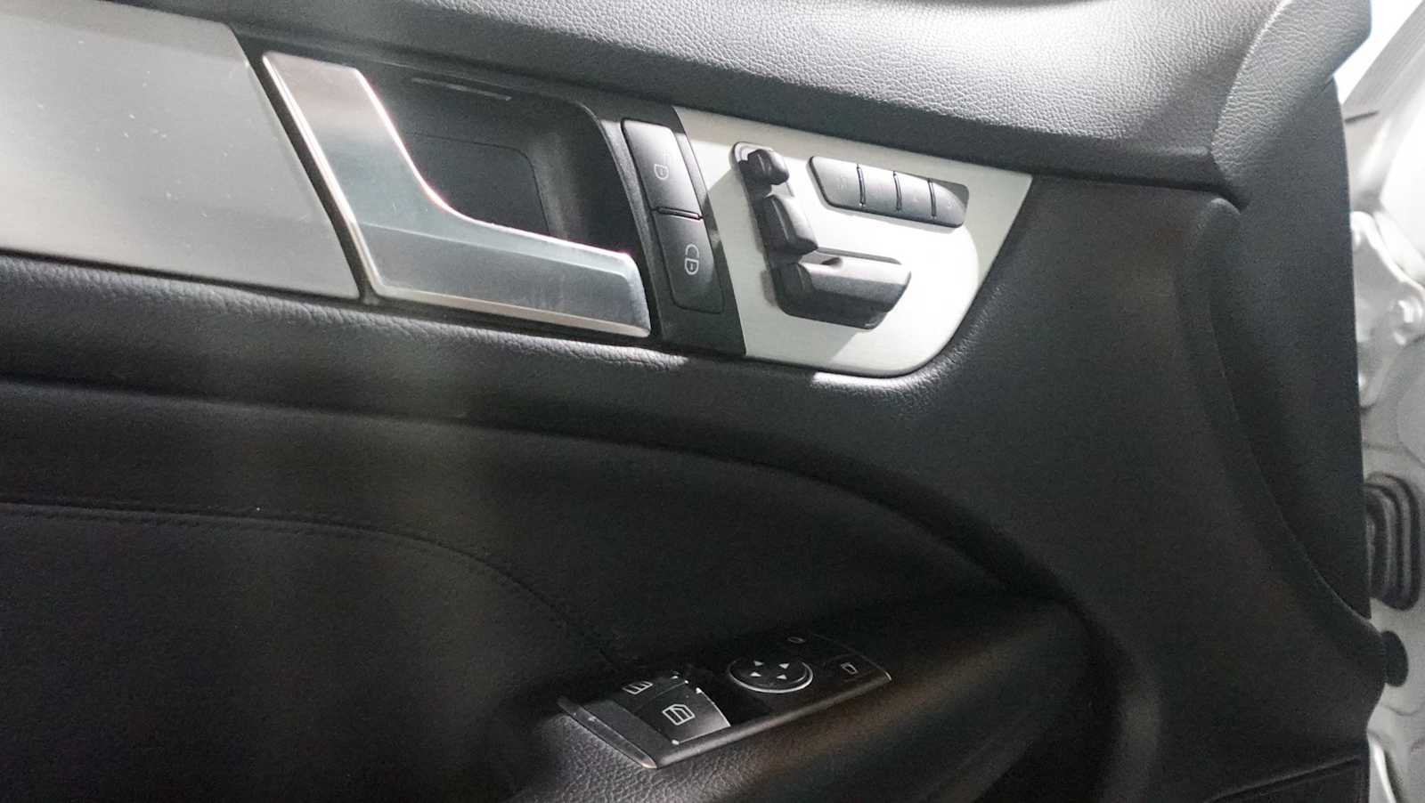 Thumbnail: 2015 Mercedes-Benz C-Class - 20