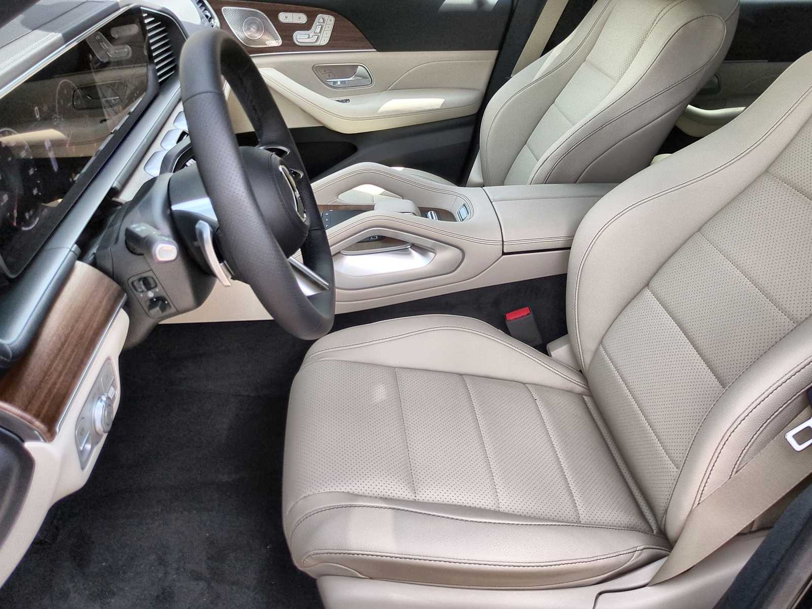 Thumbnail: 2025 Mercedes-Benz GLS - 17