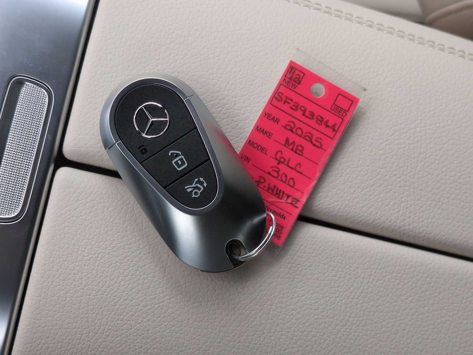 Thumbnail: 2025 Mercedes-Benz GLC - 37