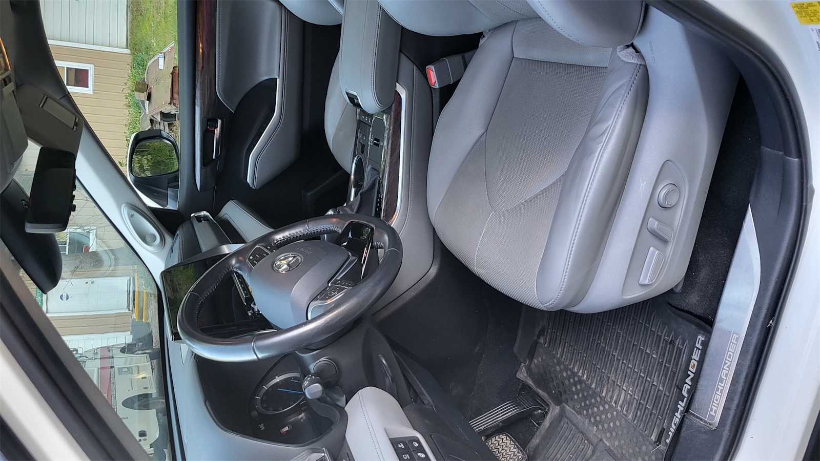 Thumbnail: 2020 Toyota Highlander - 16