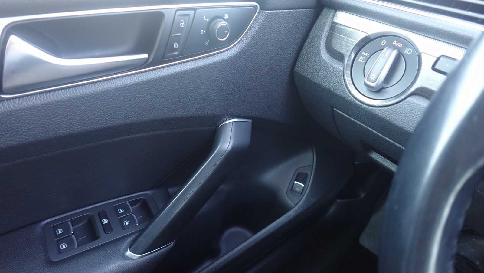 Thumbnail: 2017 Volkswagen Passat - 22