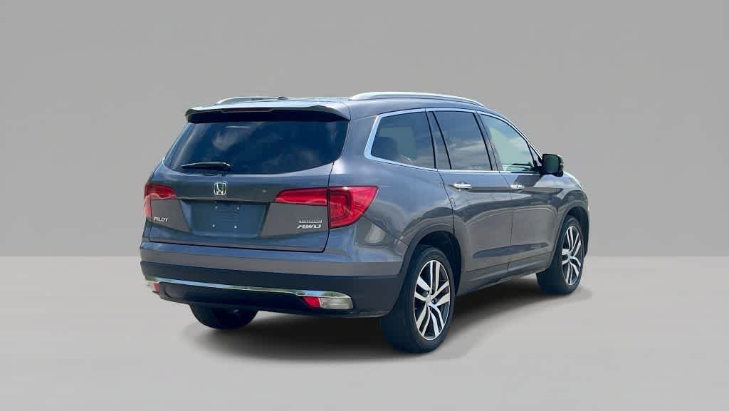 Thumbnail: 2017 Honda Pilot - 8