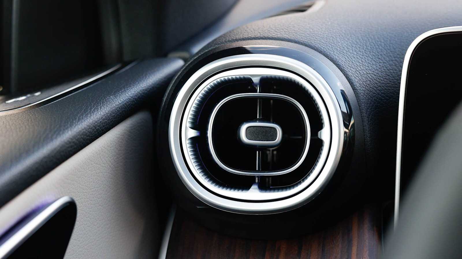 Thumbnail: 2026 Mercedes-Benz GLC - 22