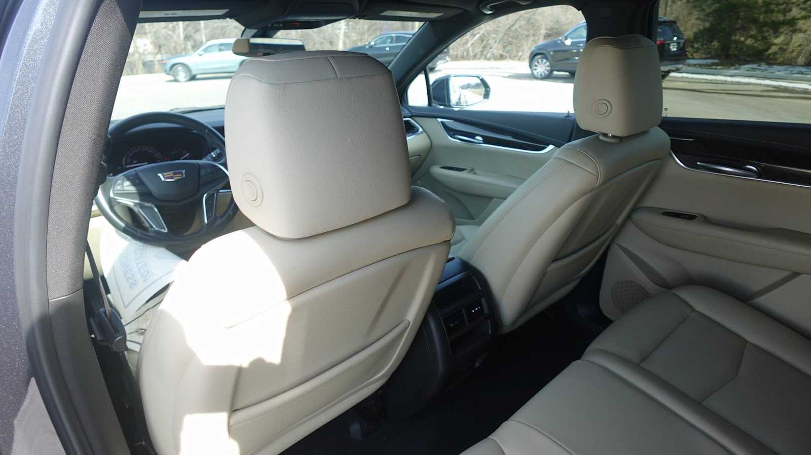 Thumbnail: 2019 Cadillac XT5 - 32