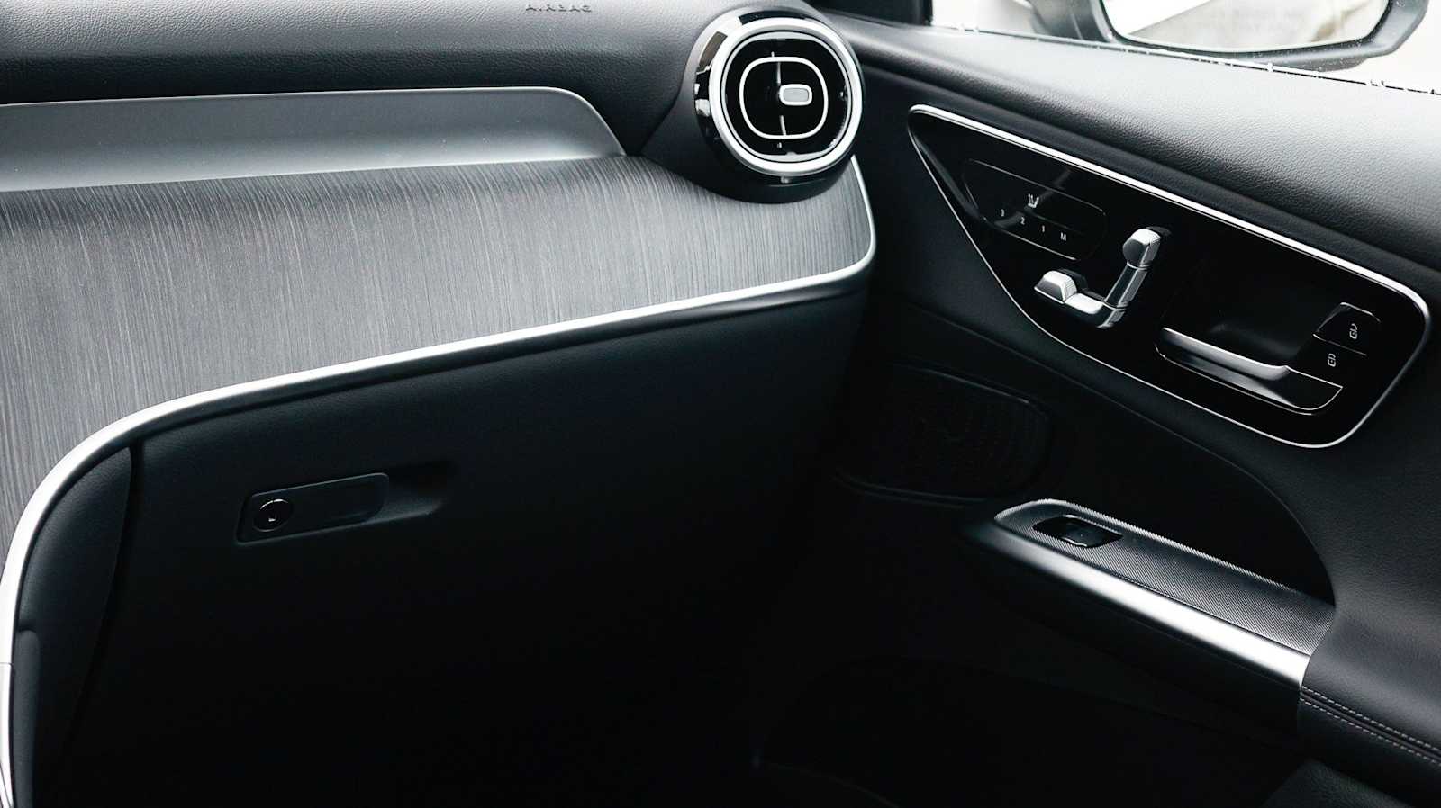 Thumbnail: 2026 Mercedes-Benz GLC - 32