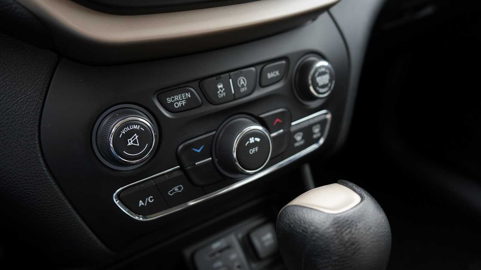 Thumbnail: 2016 Jeep Cherokee - 30