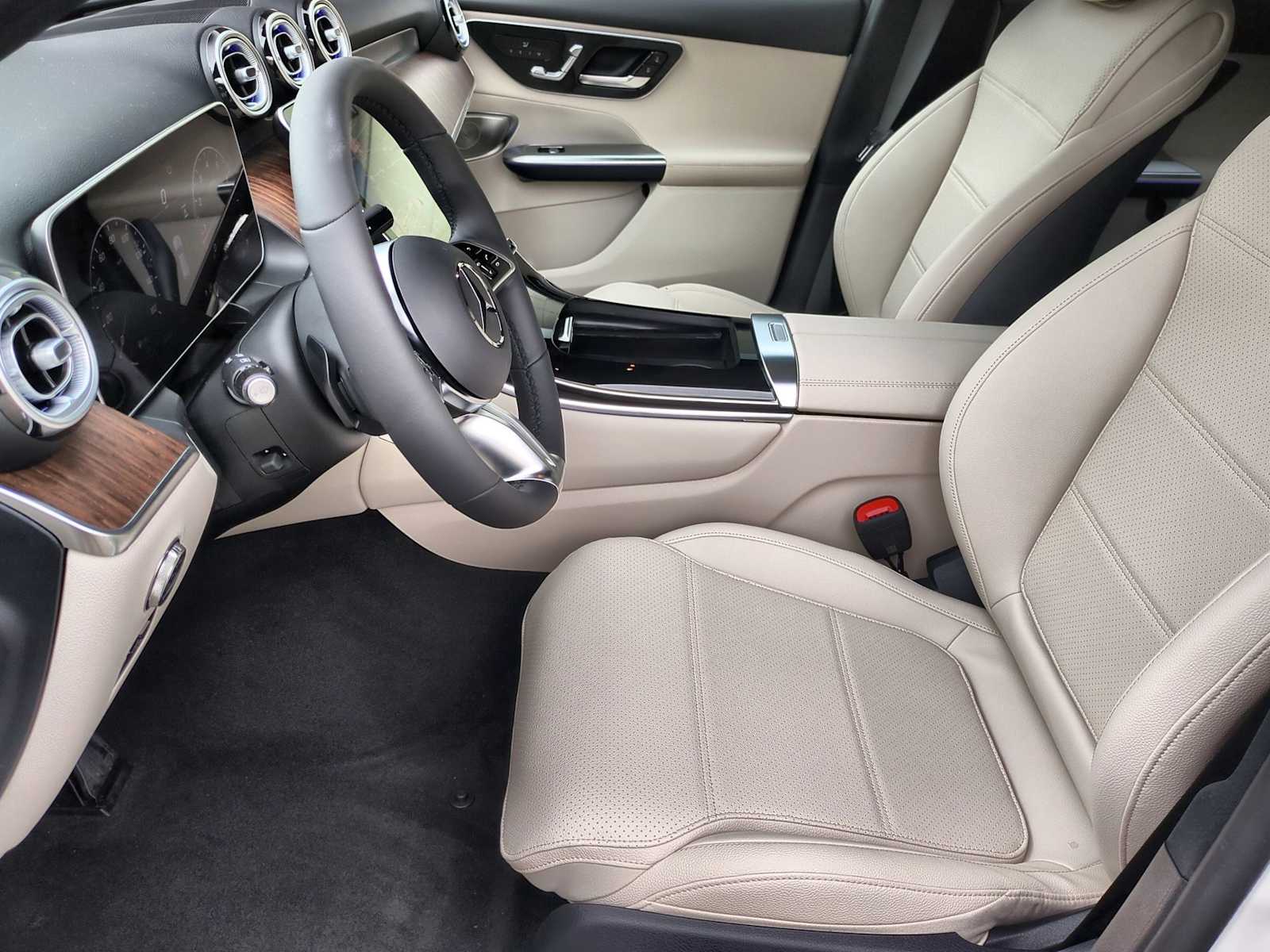 Thumbnail: 2025 Mercedes-Benz GLC - 17