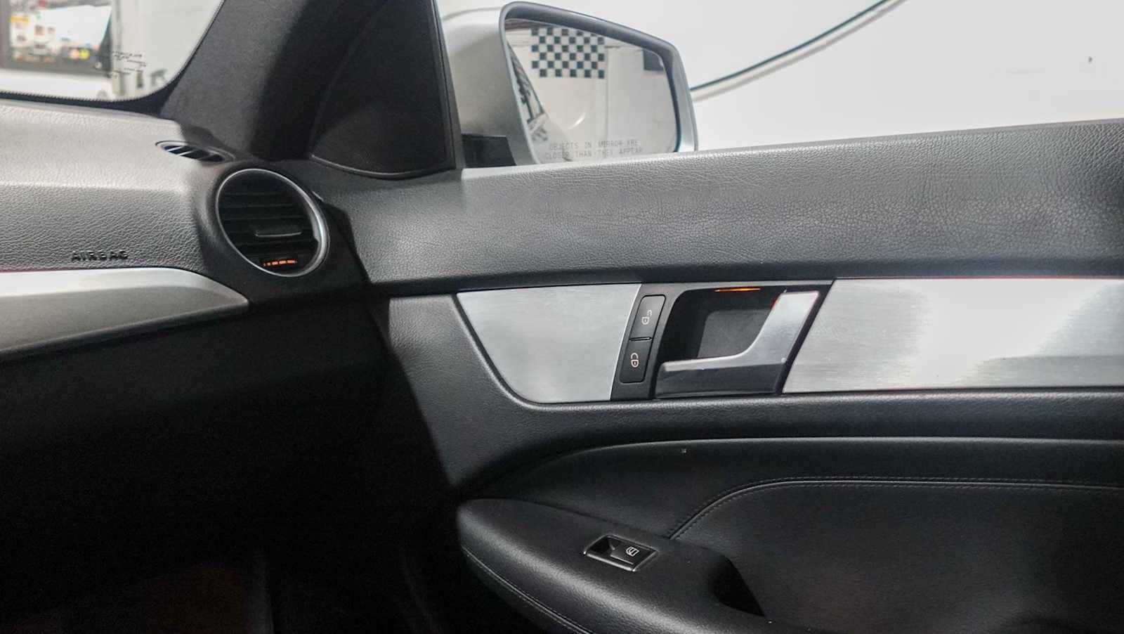 Thumbnail: 2015 Mercedes-Benz C-Class - 40