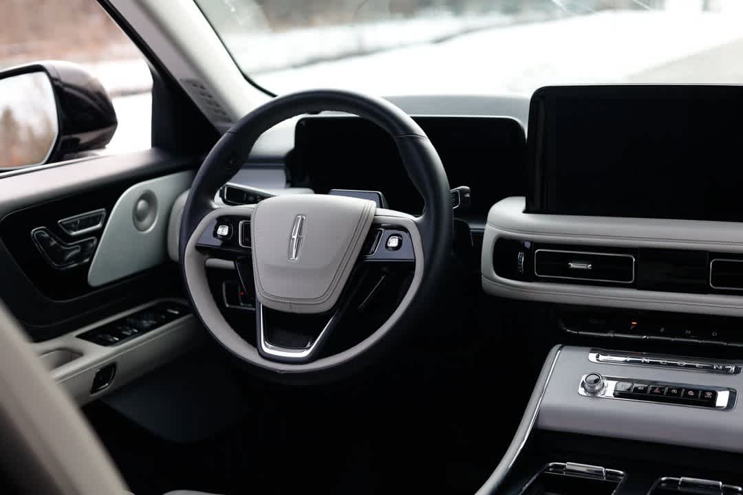 Thumbnail: 2025 Lincoln Aviator - 19