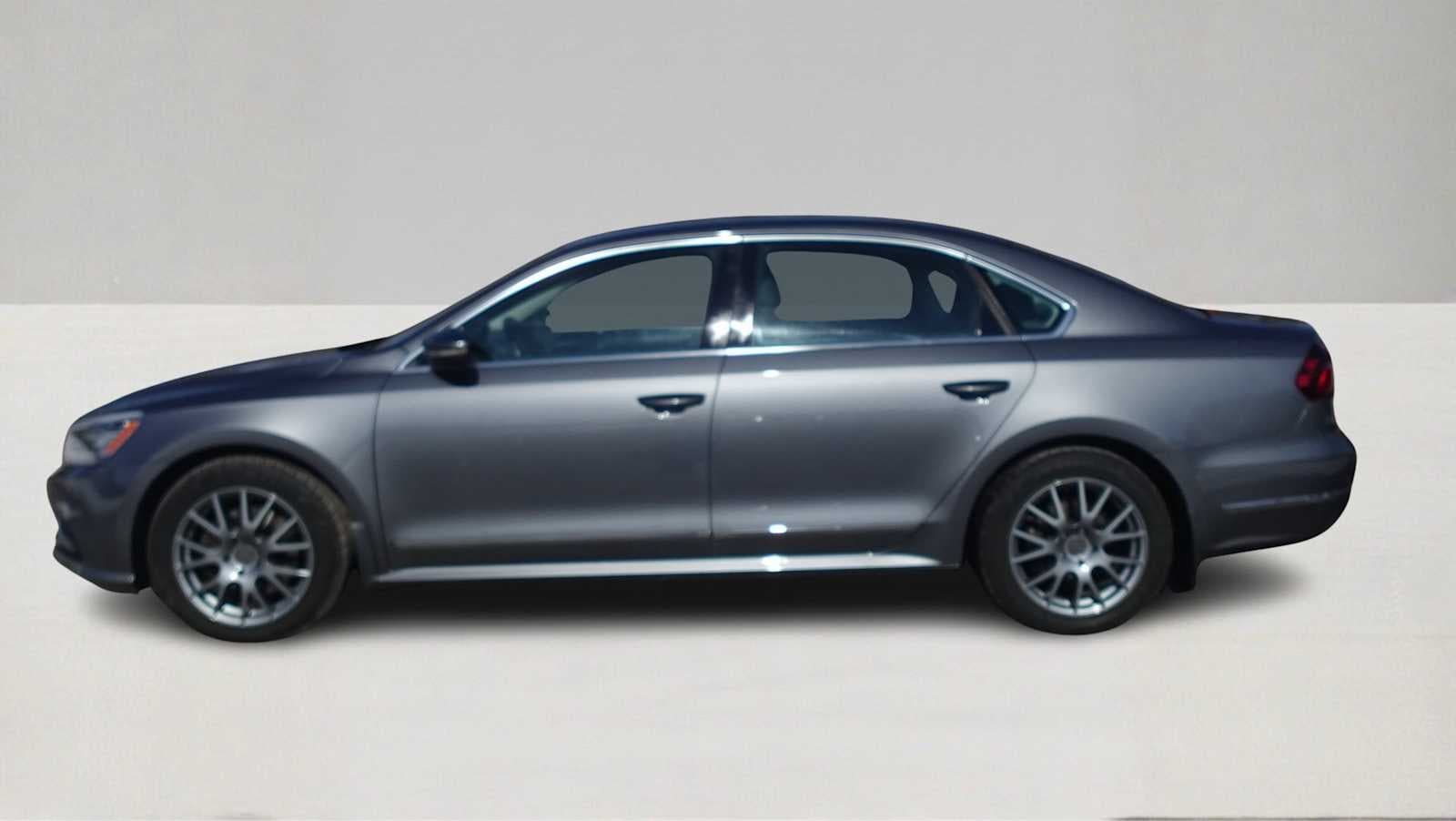 Thumbnail: 2017 Volkswagen Passat - 8