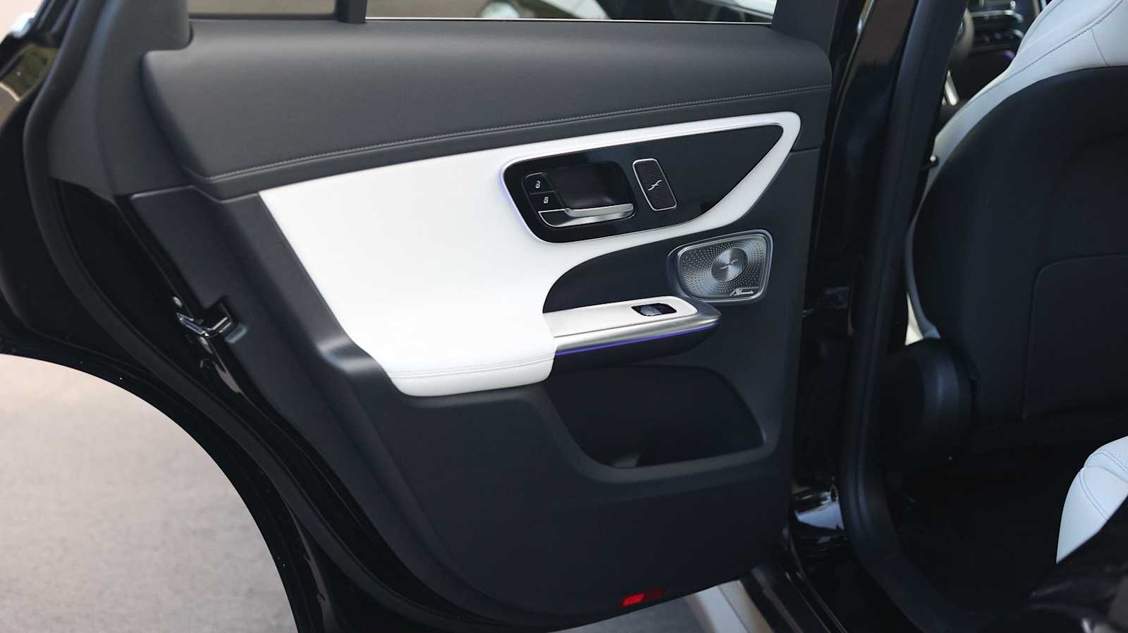 Thumbnail: 2026 Mercedes-Benz GLC - 30