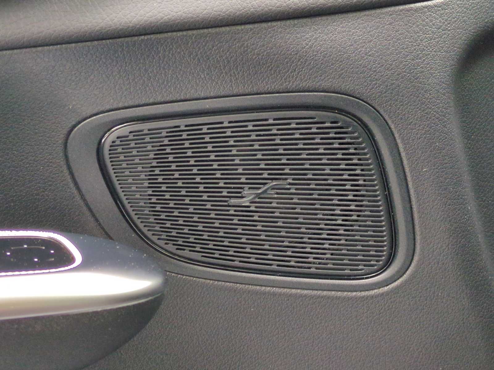 Thumbnail: 2025 Mercedes-Benz GLC - 33