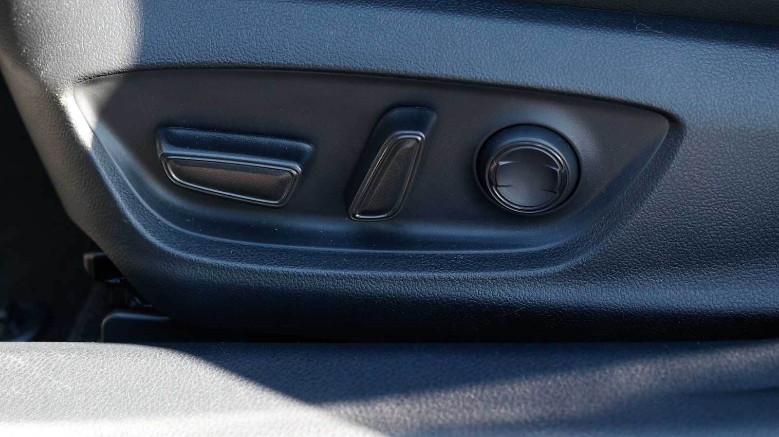 Thumbnail: 2023 Toyota Camry - 13