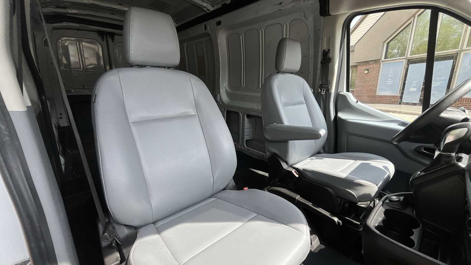 Thumbnail: 2018 Ford Transit Series - 33