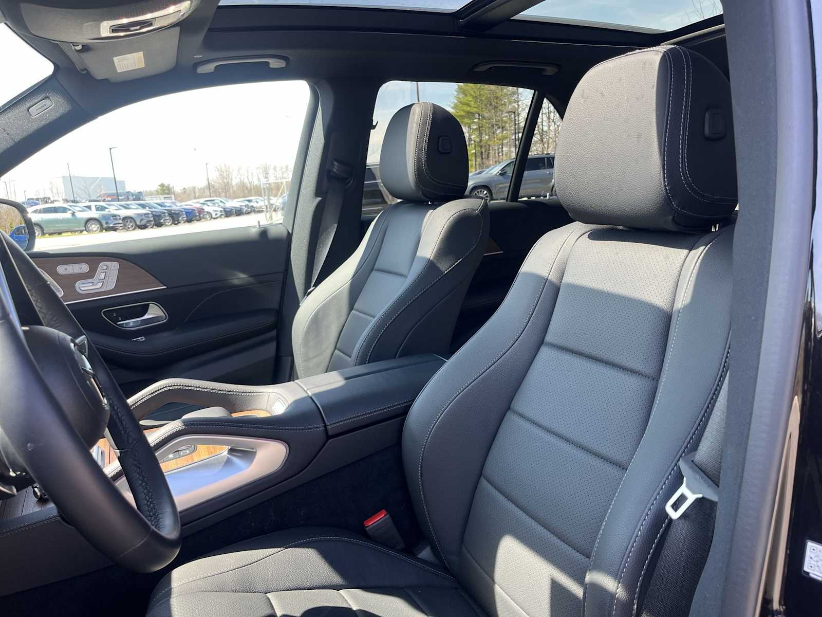 Thumbnail: 2026 Mercedes-Benz GLE - 30