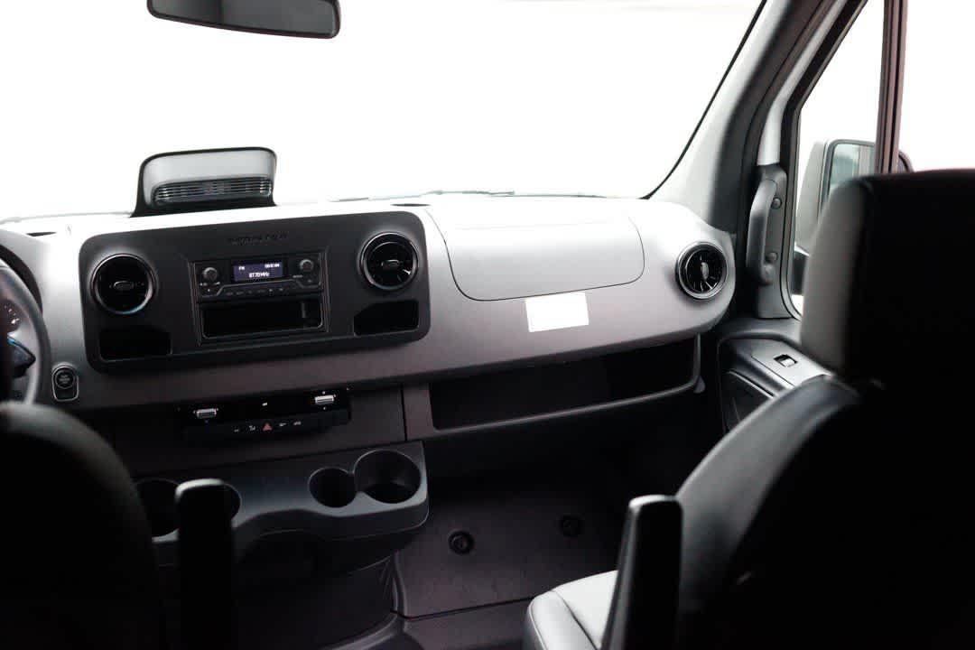 Thumbnail: 2025 Mercedes-Benz Sprinter - 14