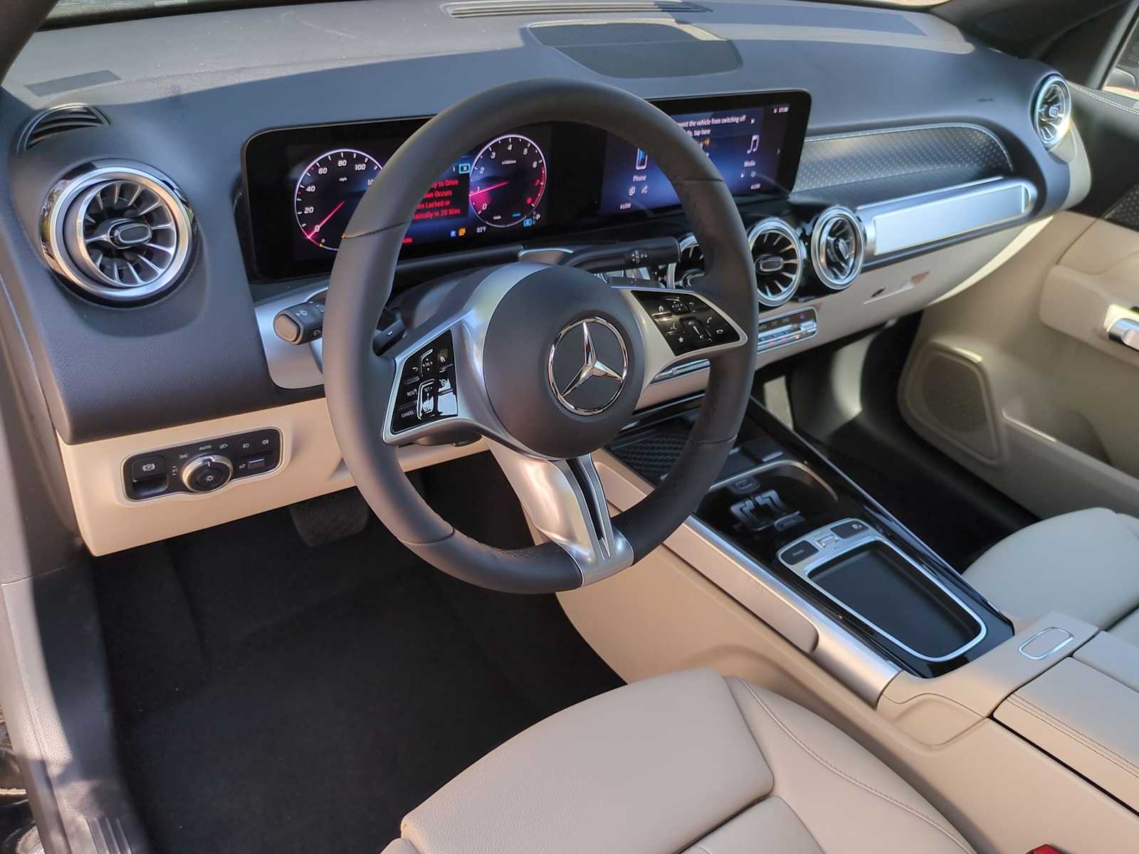 Thumbnail: 2025 Mercedes-Benz GLB - 10