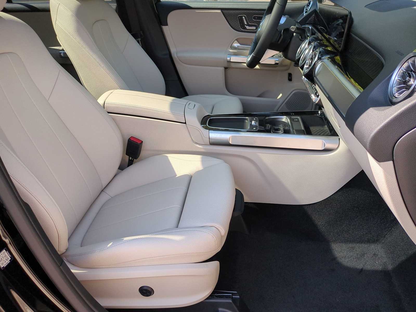 Thumbnail: 2025 Mercedes-Benz GLB - 24