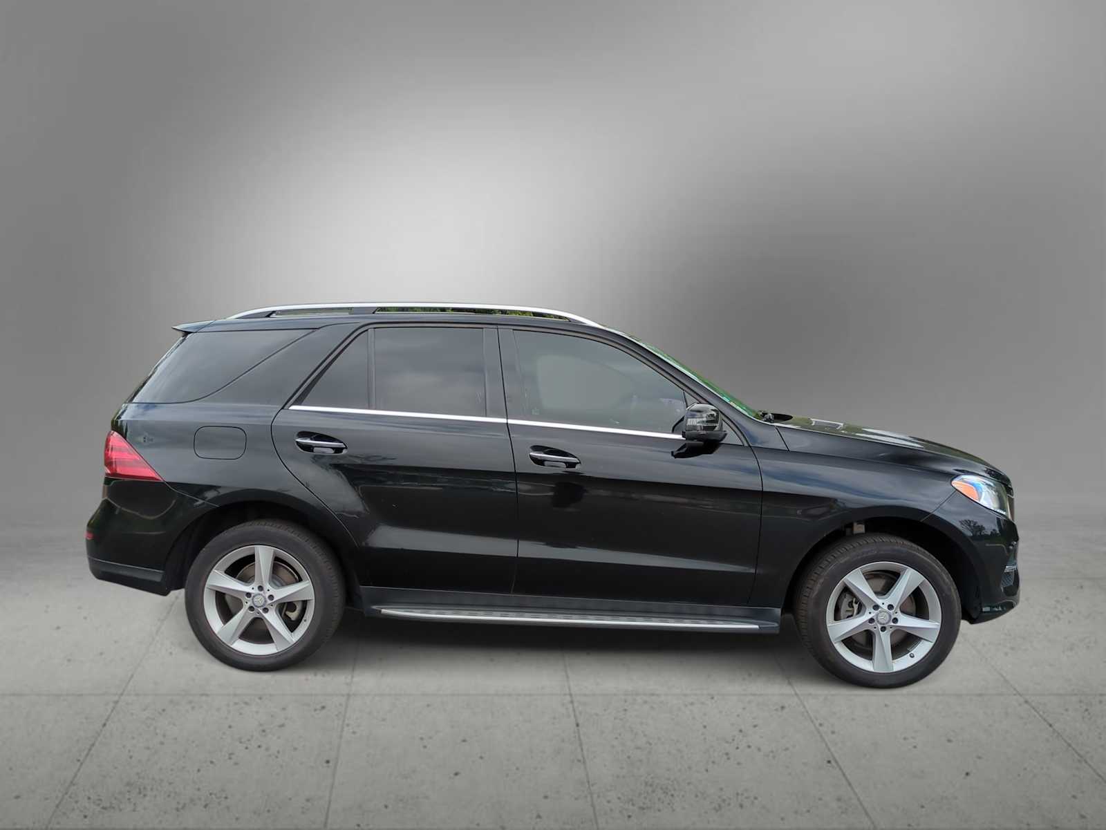 Thumbnail: 2016 Mercedes-Benz GLE - 8